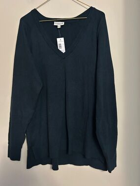 Studio B dark green V-neck exposed seam pullover sweater 50% viscose NWT